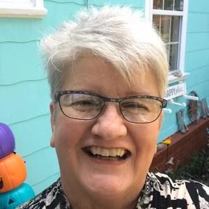 Meet your Posher, Leeann